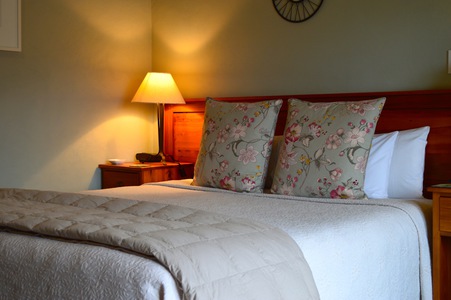 Luxurious beds and rooms at Queenstown top 4 star boutique hotel